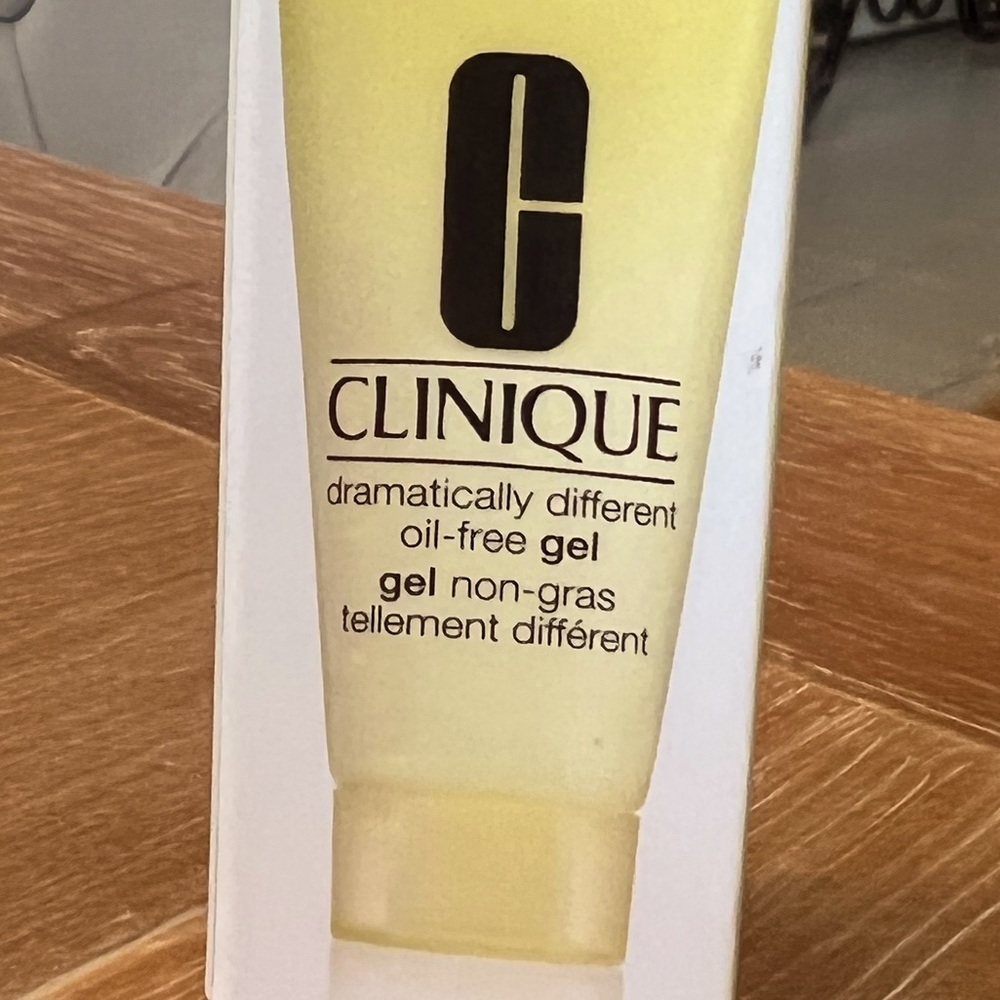 Dramatically different oil free gel